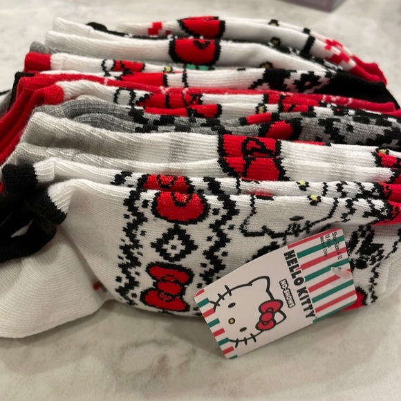 Hello Kitty 10 Pair No Show Socks Women’s Size 4-10 - Picture 1 of 5